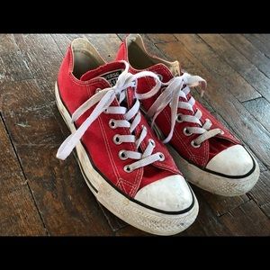 Converse Chuck Taylor: Sz 7.5 Red Chucks